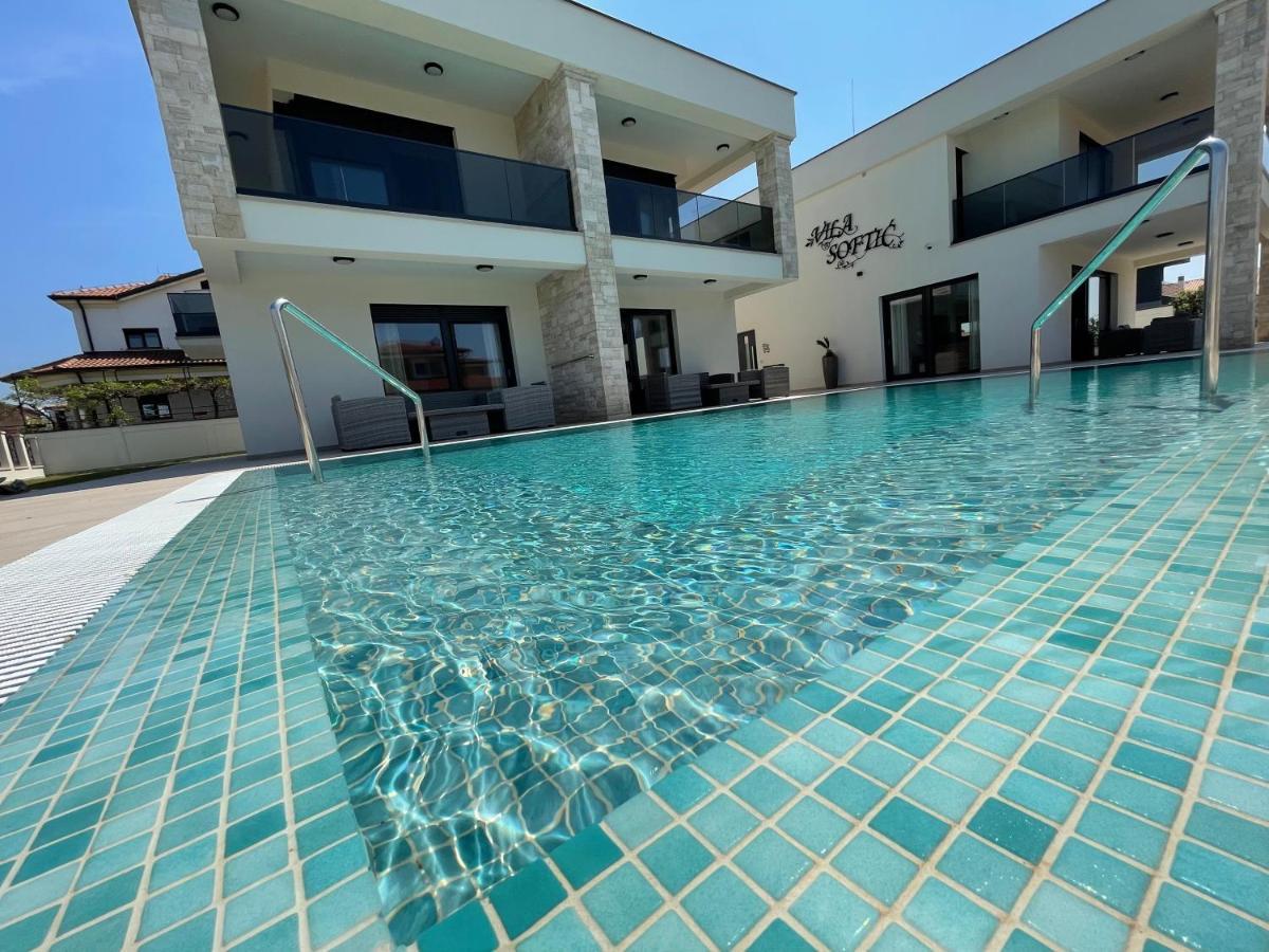 Vila Softic Azra อูมัค ภายนอก รูปภาพ